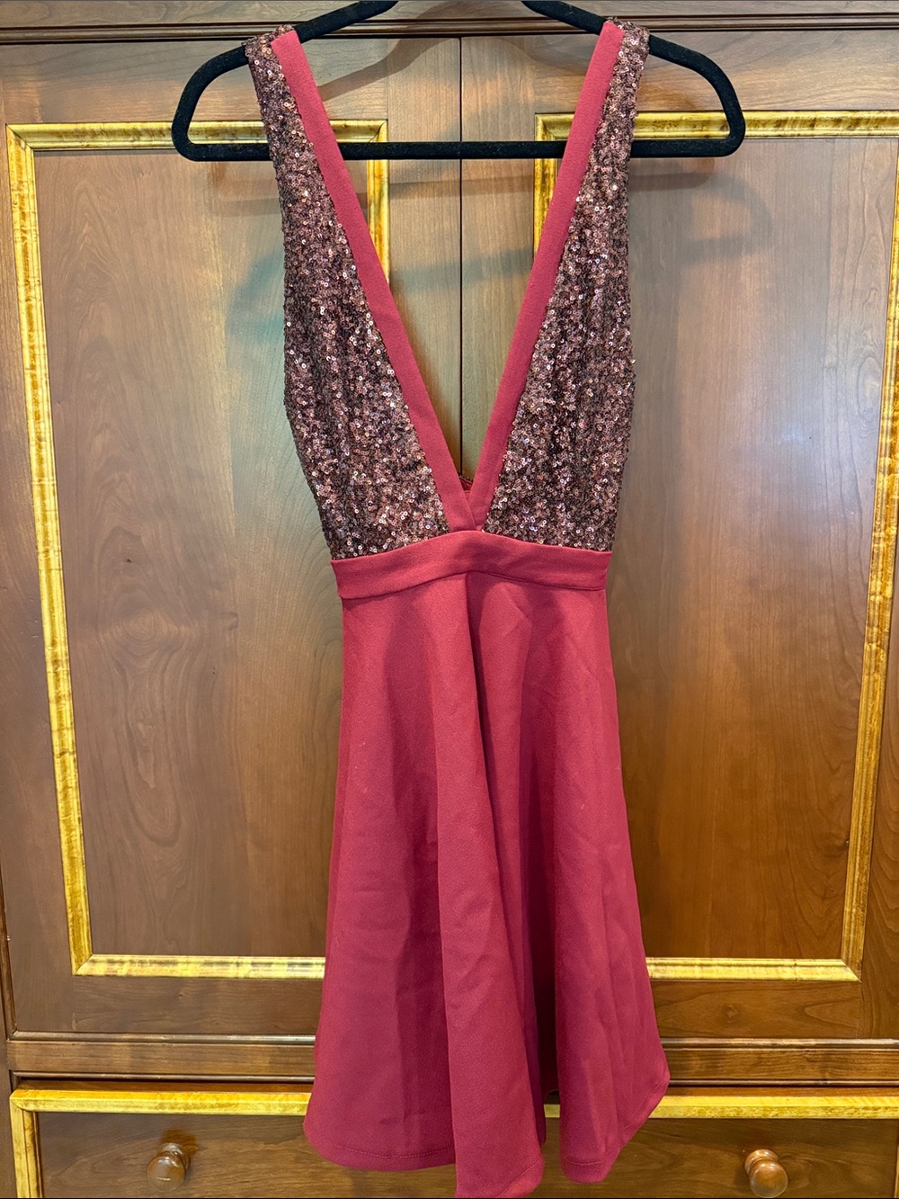 Sleeveless Red Sequin V-Neck Party Dress